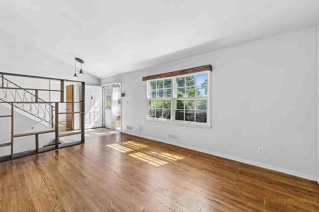 622 Warren Ave #NA - Photo 3 of 11