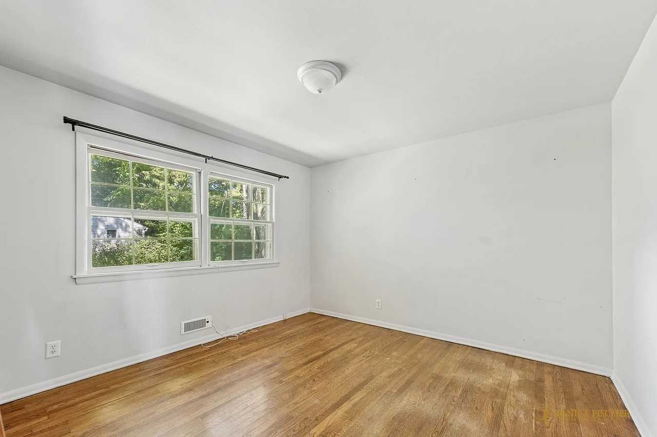 622 Warren Ave #NA - Photo 6 of 11