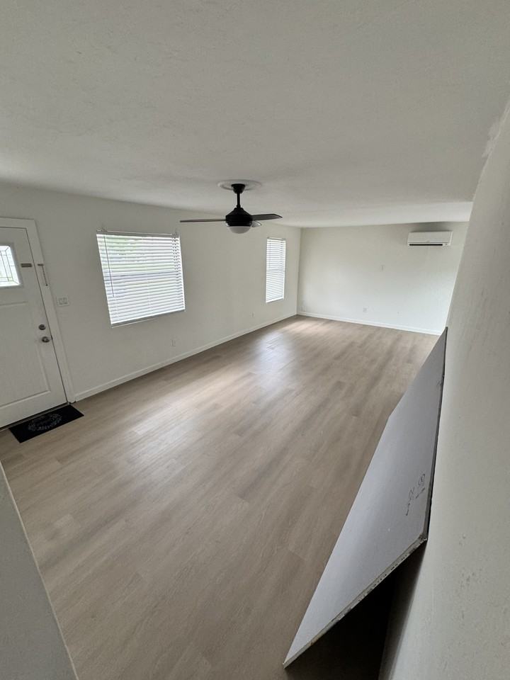 1120 56th Ave N #NA - Photo 4 of 12