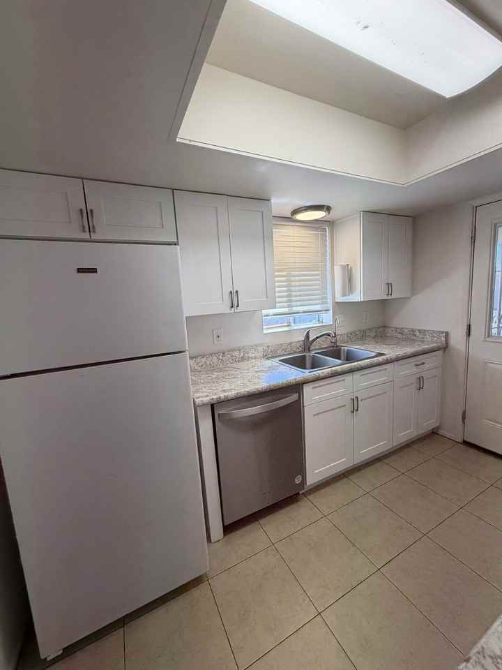 121 E 14th Pl #2 - Photo 5 of 24