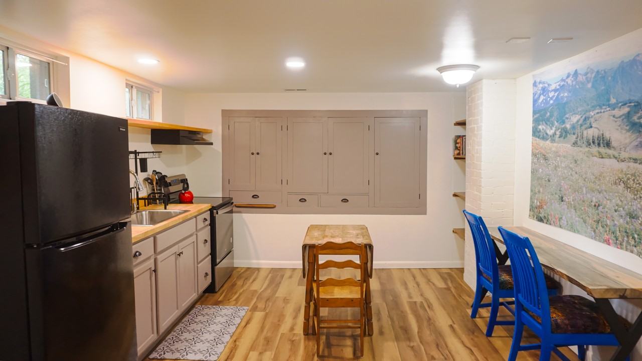 1626 E Platte Ave #B - Photo 2 of 10