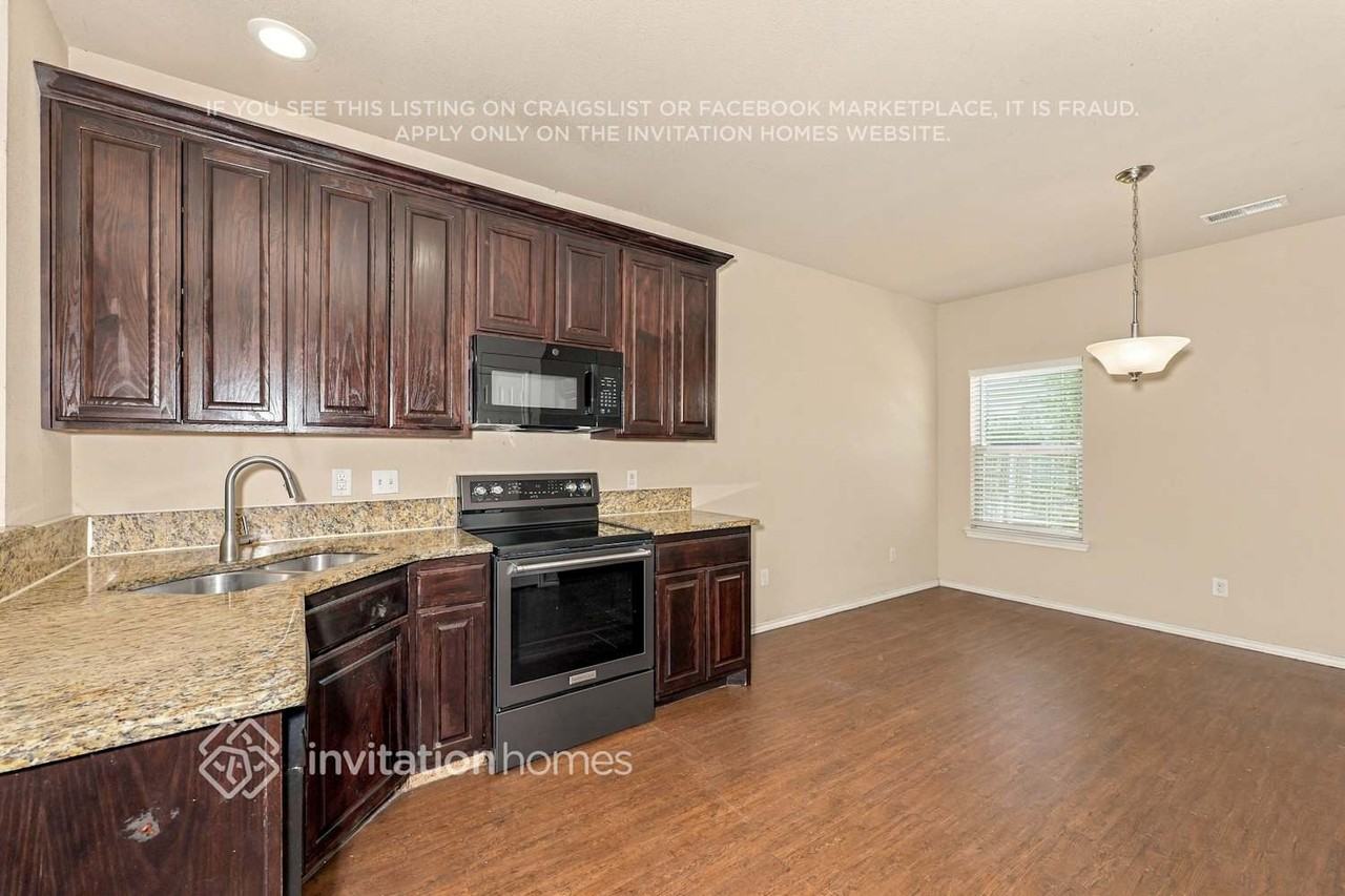 1801 Vineridge Ln - Photo 5 of 18