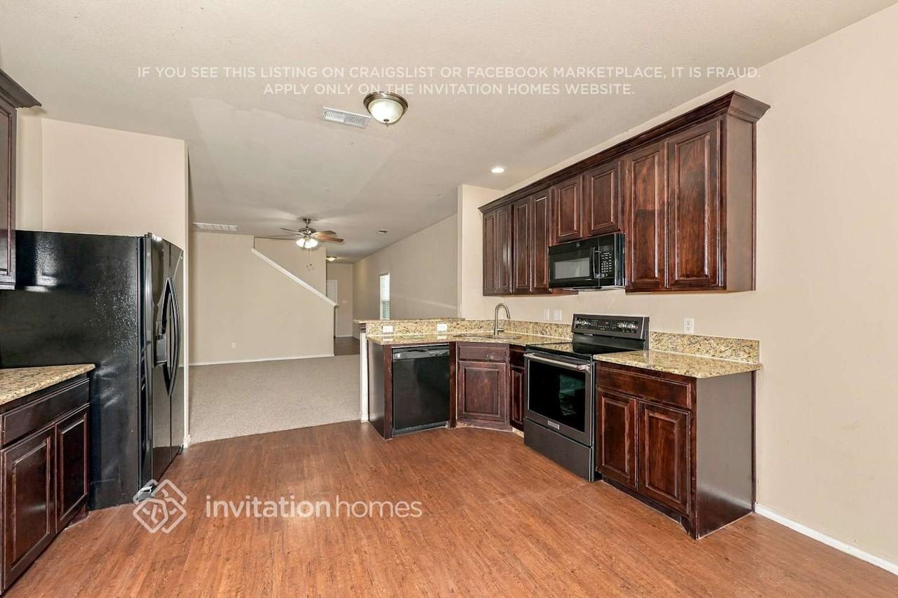 1801 Vineridge Ln - Photo 6 of 18