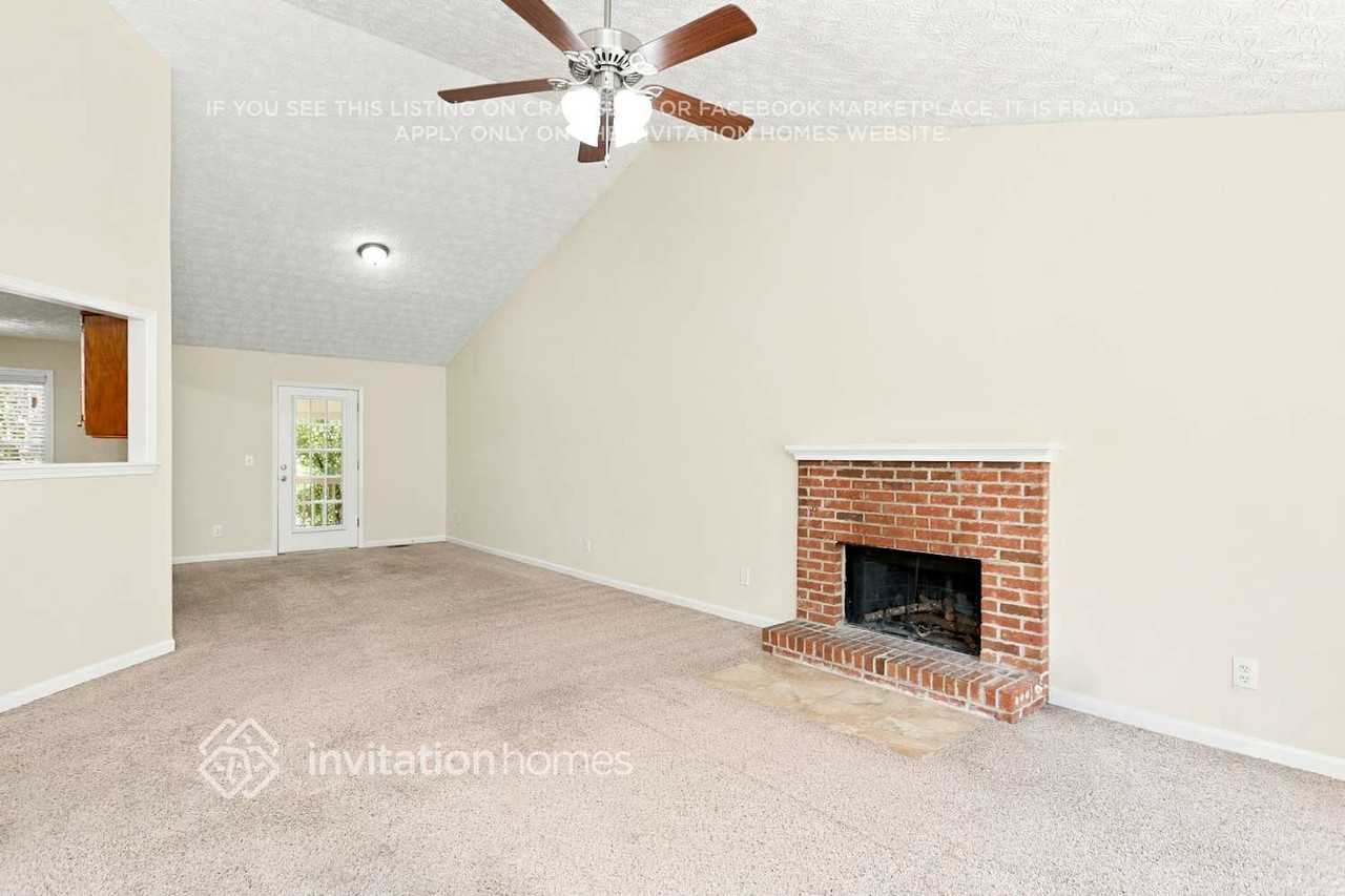 3333 Windgate Dr - Photo 4 of 18