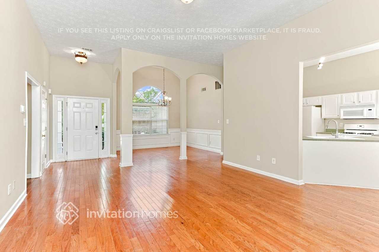 2405 Pemberton Pt - Photo 5 of 17