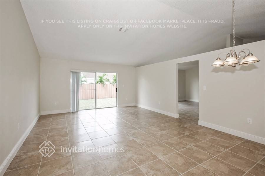 19432 Nw 62nd Ct - Photo 3 of 21