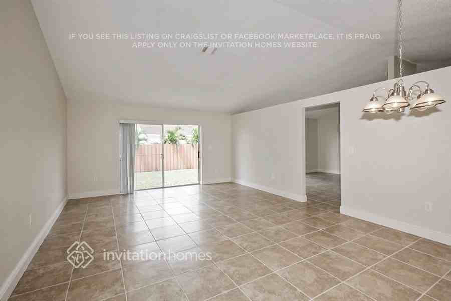 19432 Nw 62nd Ct - Photo 4 of 21
