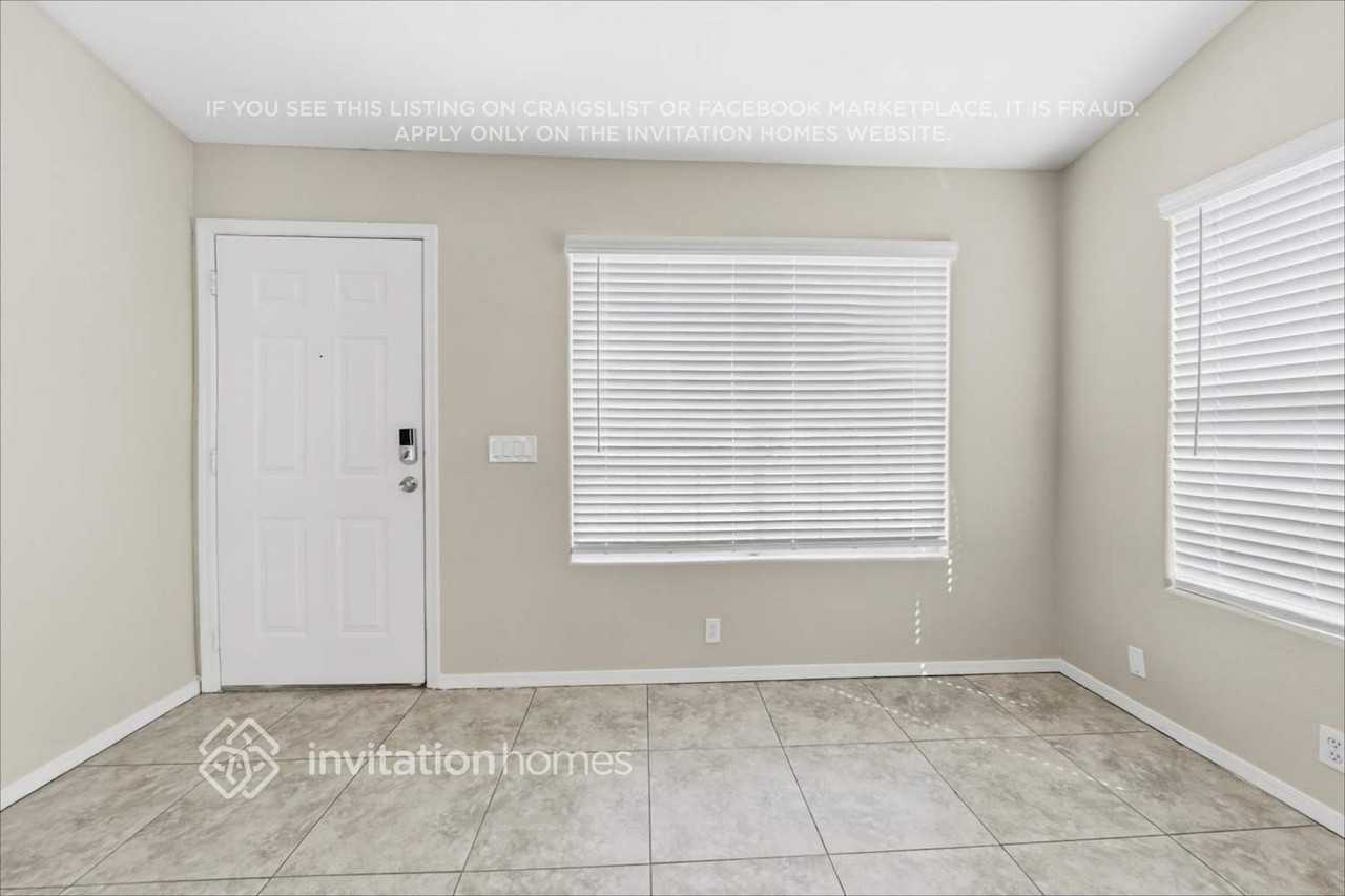 8013 W Stella Ave - Photo 5 of 22