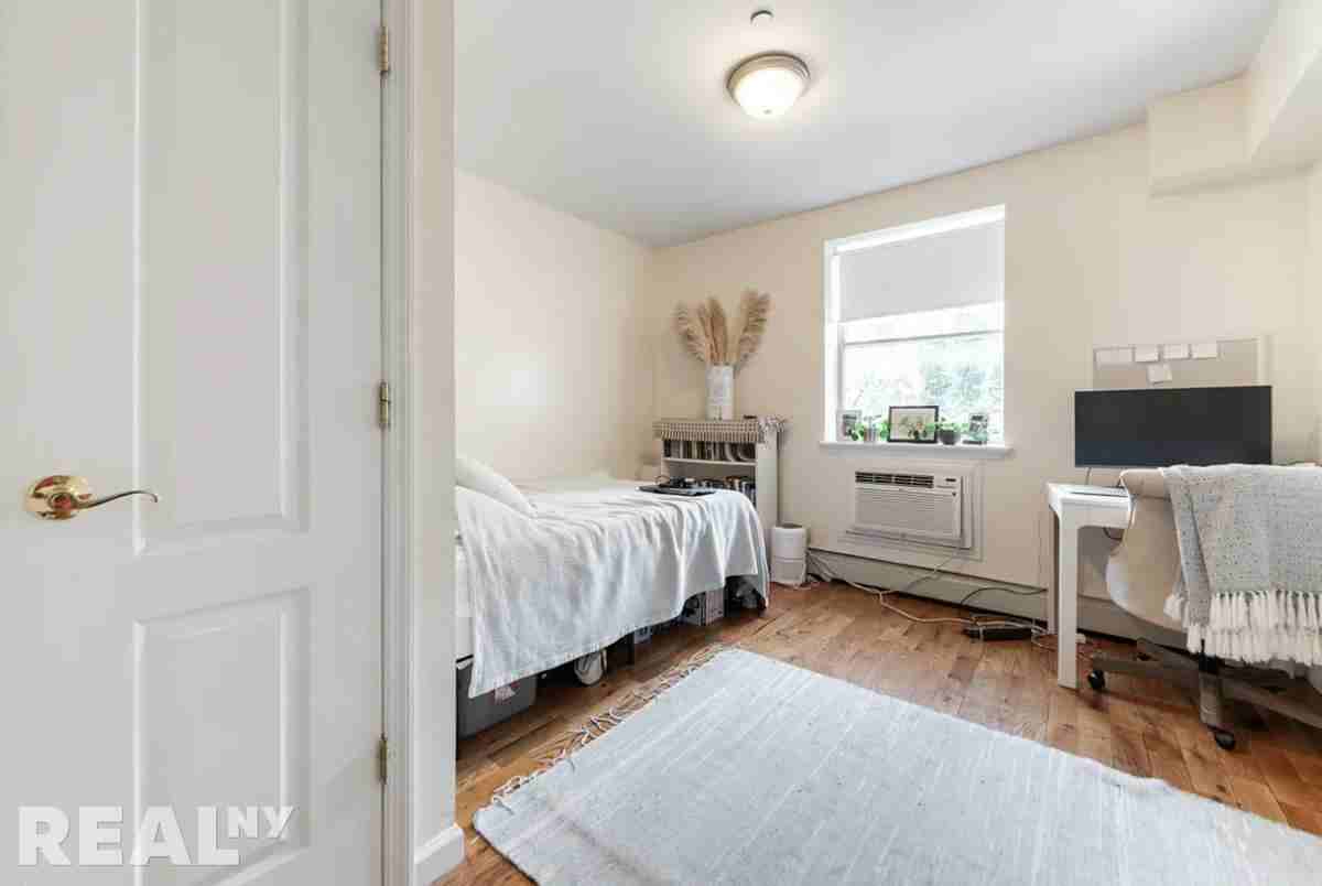 Warren St #403 - Photo 2 of 8