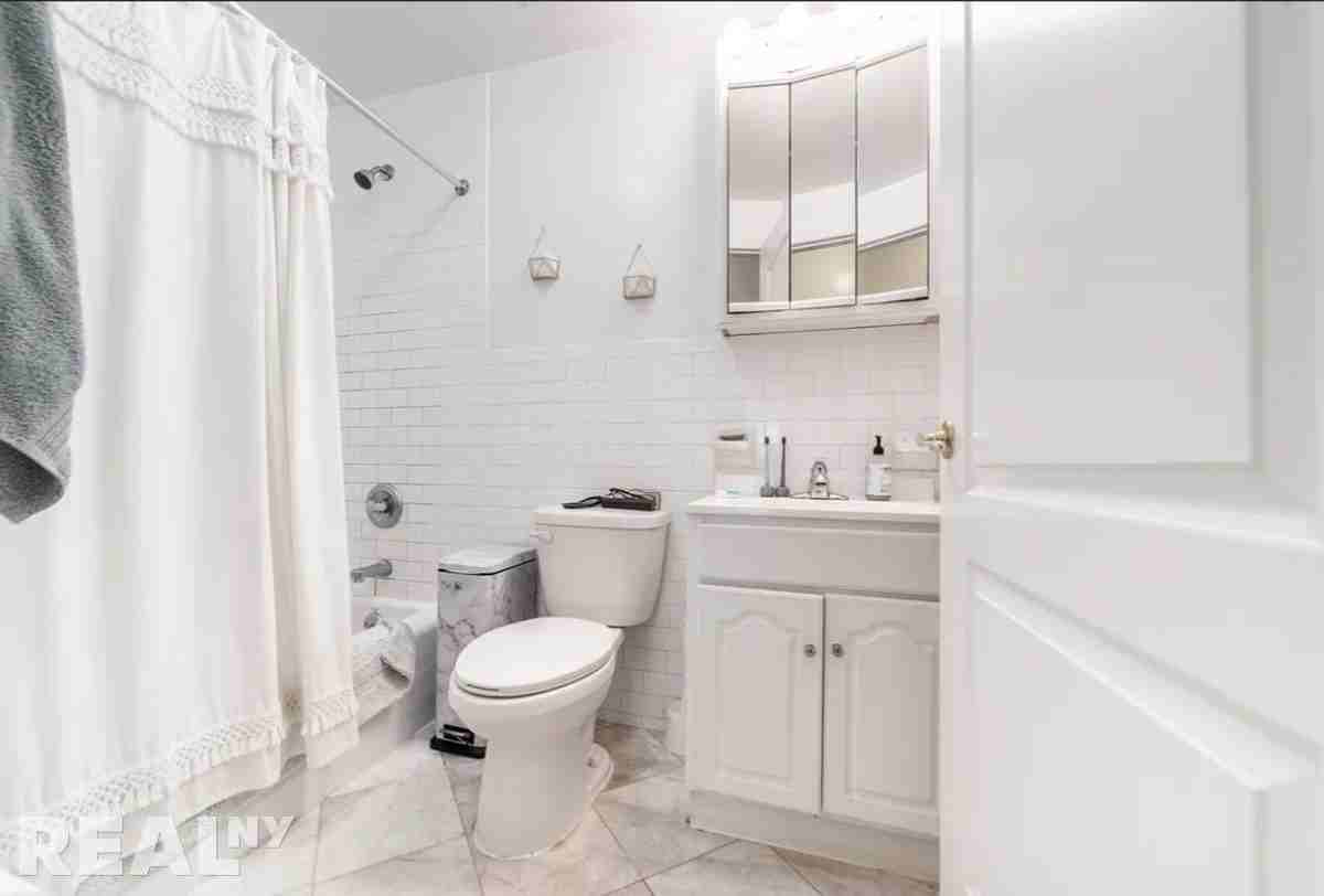 Warren St #403 - Photo 4 of 8