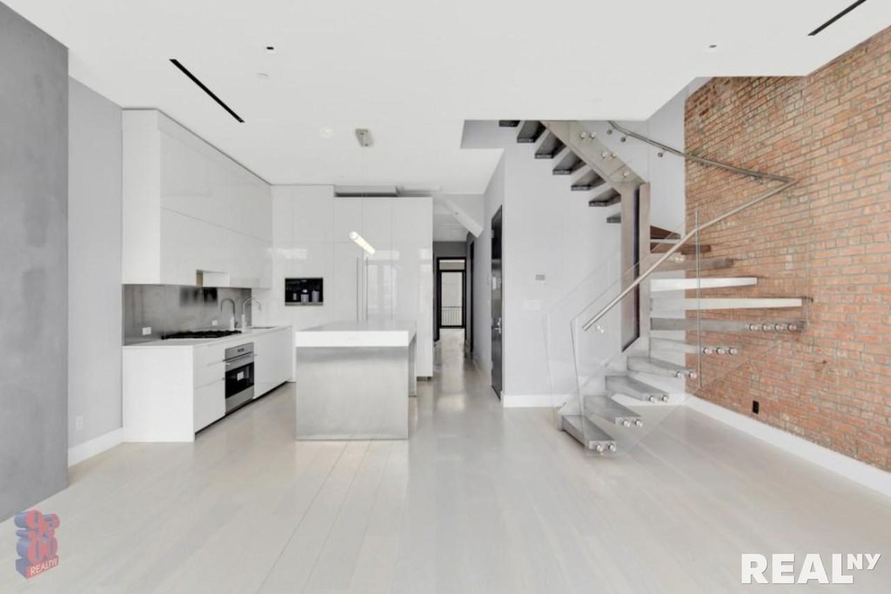 Bowery #3 - Photo 2 of 11