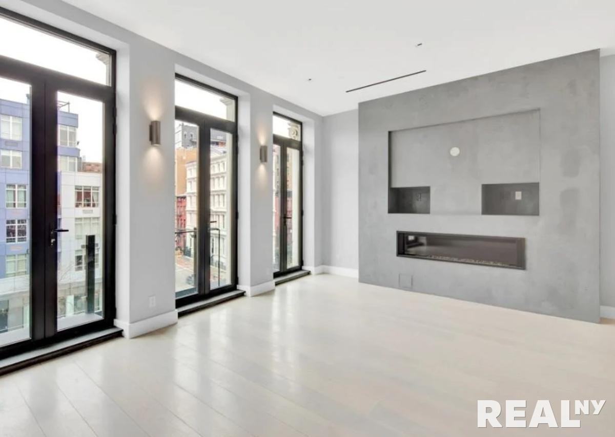 Bowery #3 - Photo 5 of 11