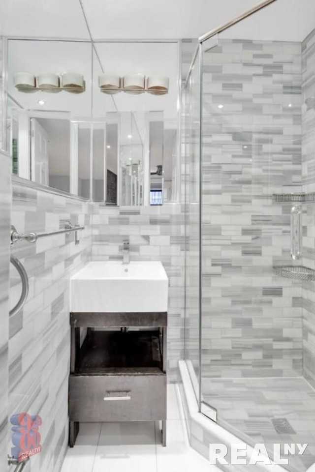 E 26th St #1C - Photo 5 of 7