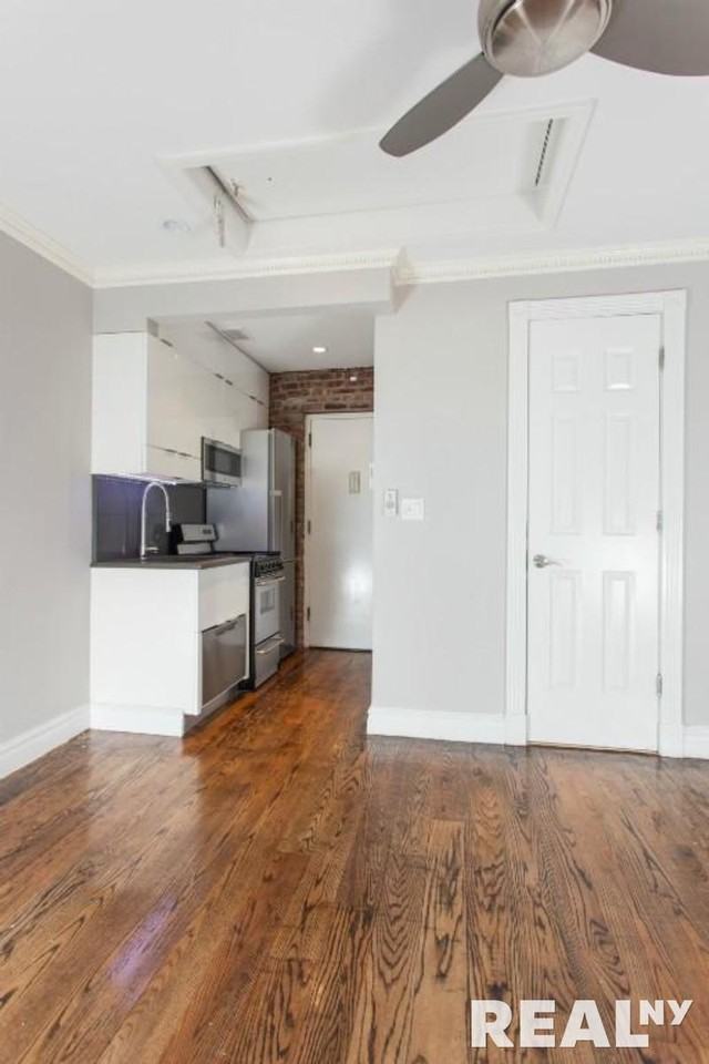 W 14th St #5C - Photo 2 of 4