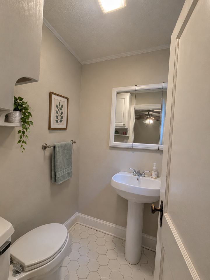 718 Glenwood Dr #1 - Photo 5 of 10