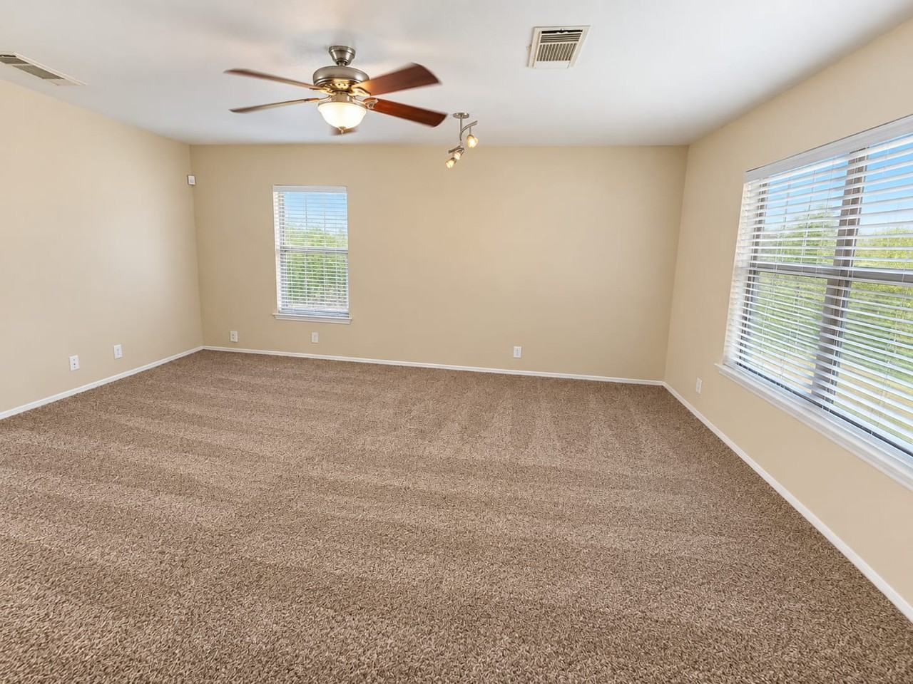 47 Caswell Cir #1 - Photo 3 of 20