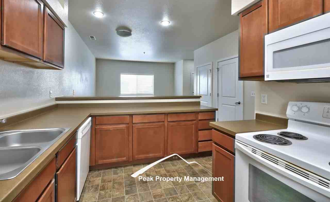 423 1st Ave N - Photo 7 of 27