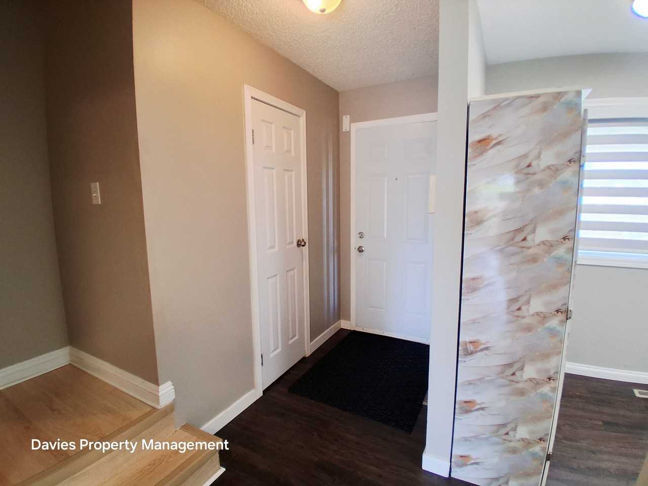 13833 30 St Nw - Photo 3 of 16