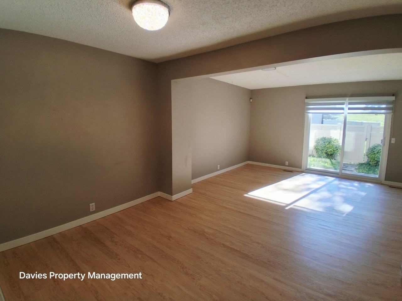 13833 30 St Nw - Photo 5 of 16
