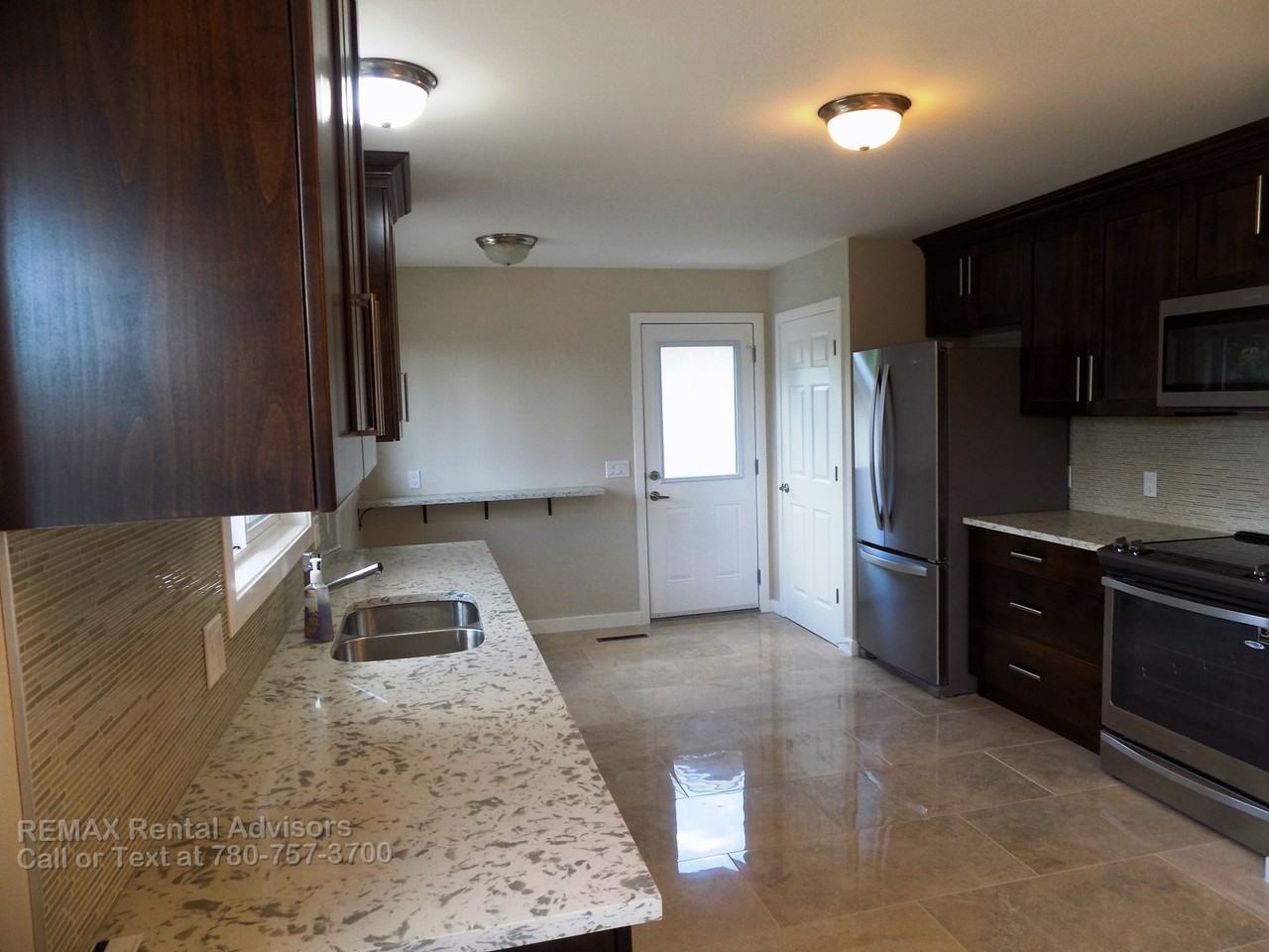 6728 93a Ave Nw - Photo 3 of 14