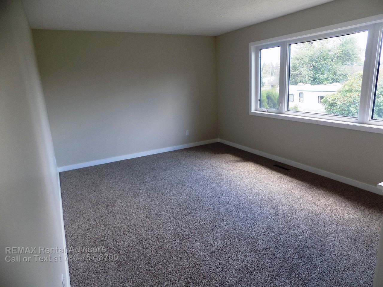 6728 93a Ave Nw - Photo 6 of 14