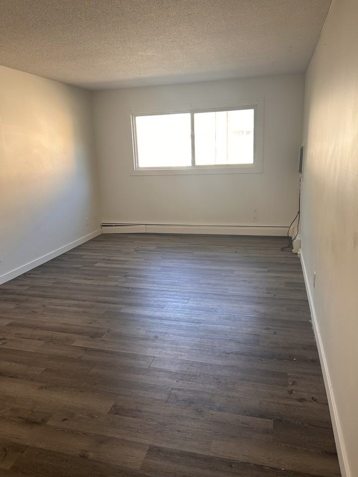 727 5th Ave N - Photo 2 of 7
