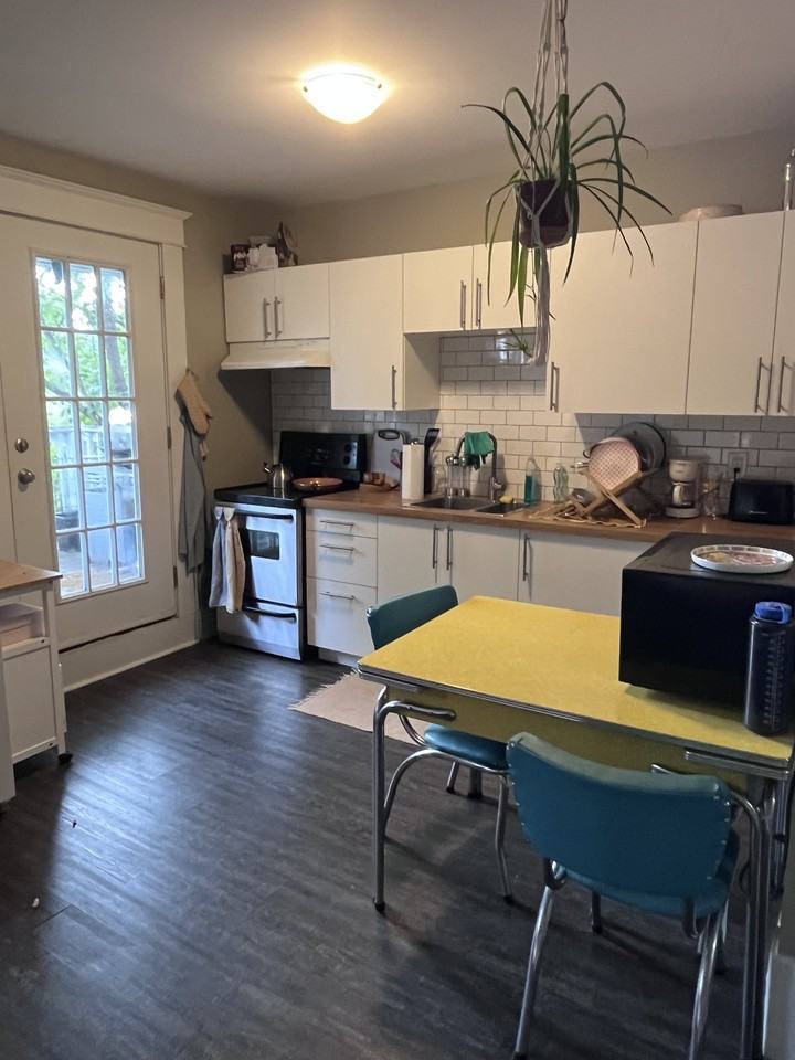 238 Arlington St - Photo 3 of 13