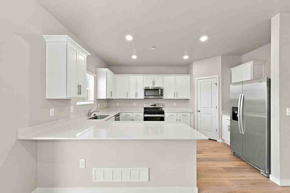 943 Gianna Ave - Photo 7 of 17