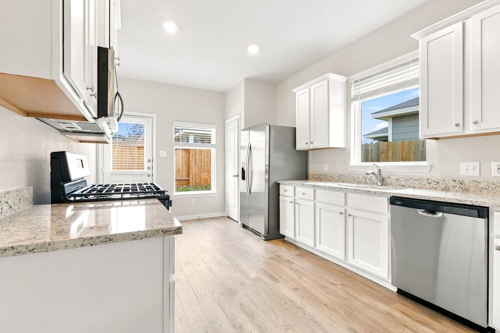 15550 Caramel Springs Dr - Photo 6 of 16