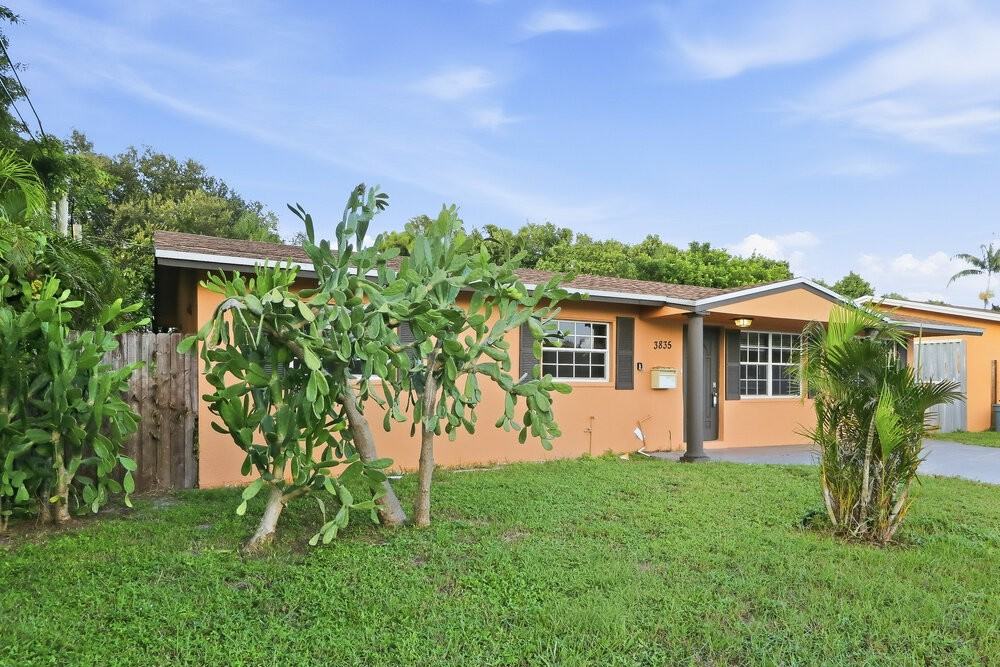 3835 Holiday Rd - Photo 3 of 16