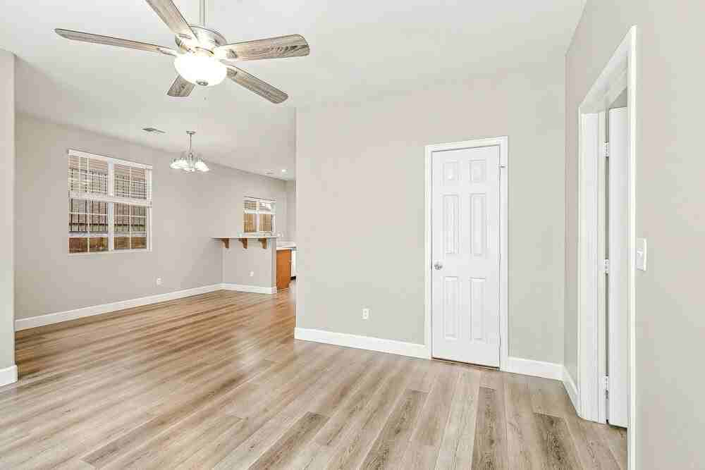 4027 Sparrow Rock St - Photo 6 of 17