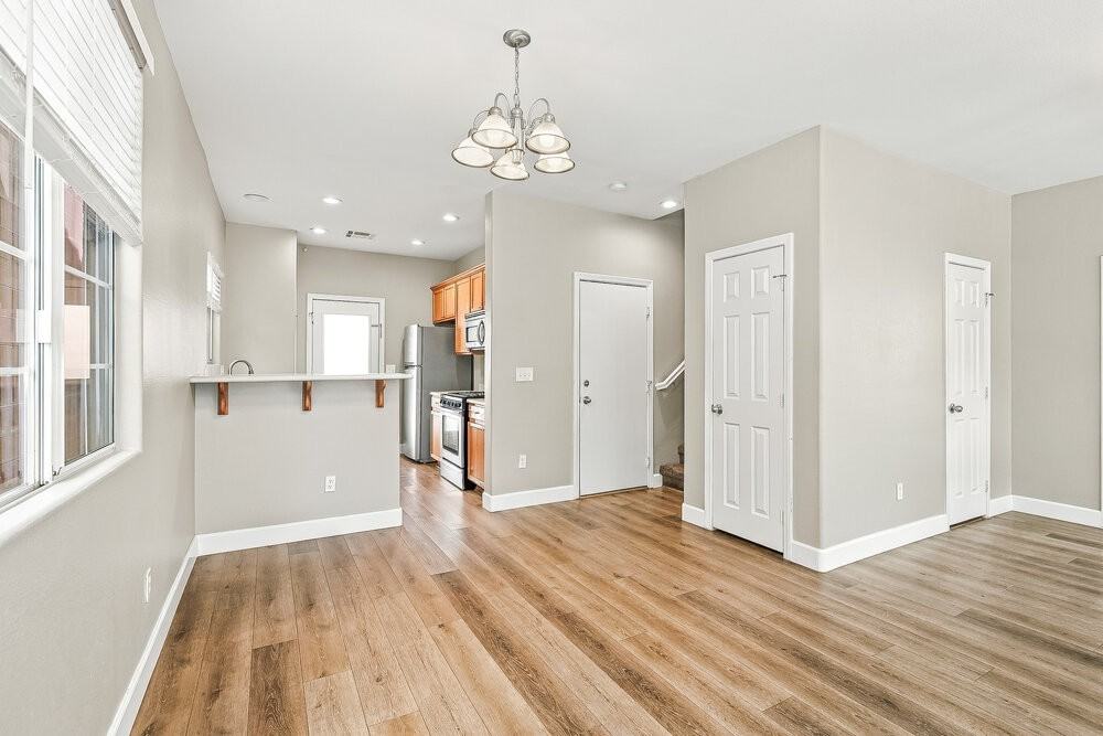 4027 Sparrow Rock St - Photo 7 of 17