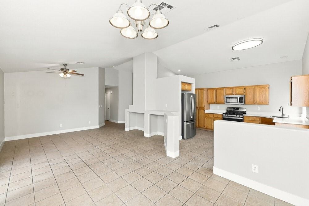 827 Golden Plata Ct - Photo 4 of 16
