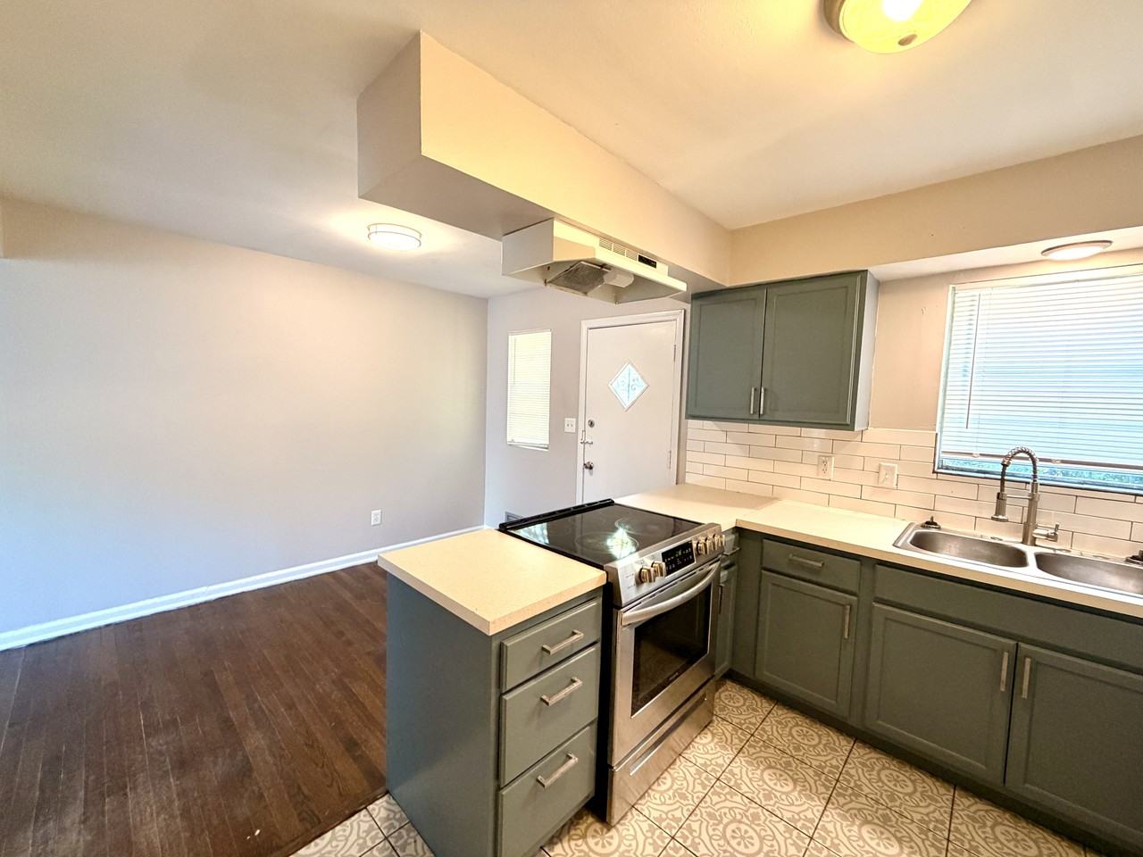 7346 Wayne Ave #1 - Photo 3 of 12