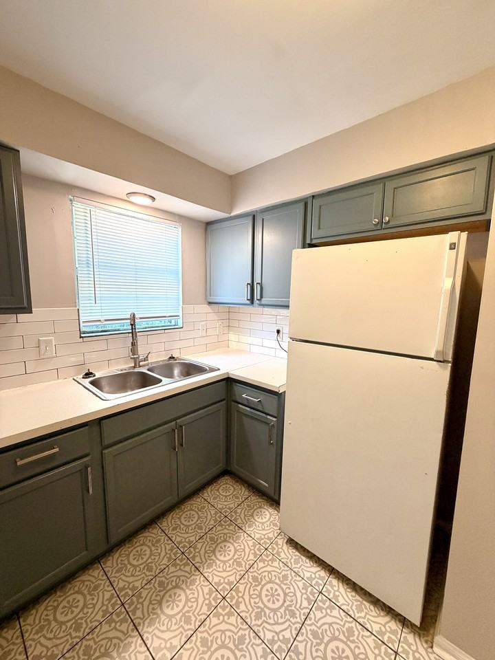 7346 Wayne Ave #1 - Photo 4 of 12