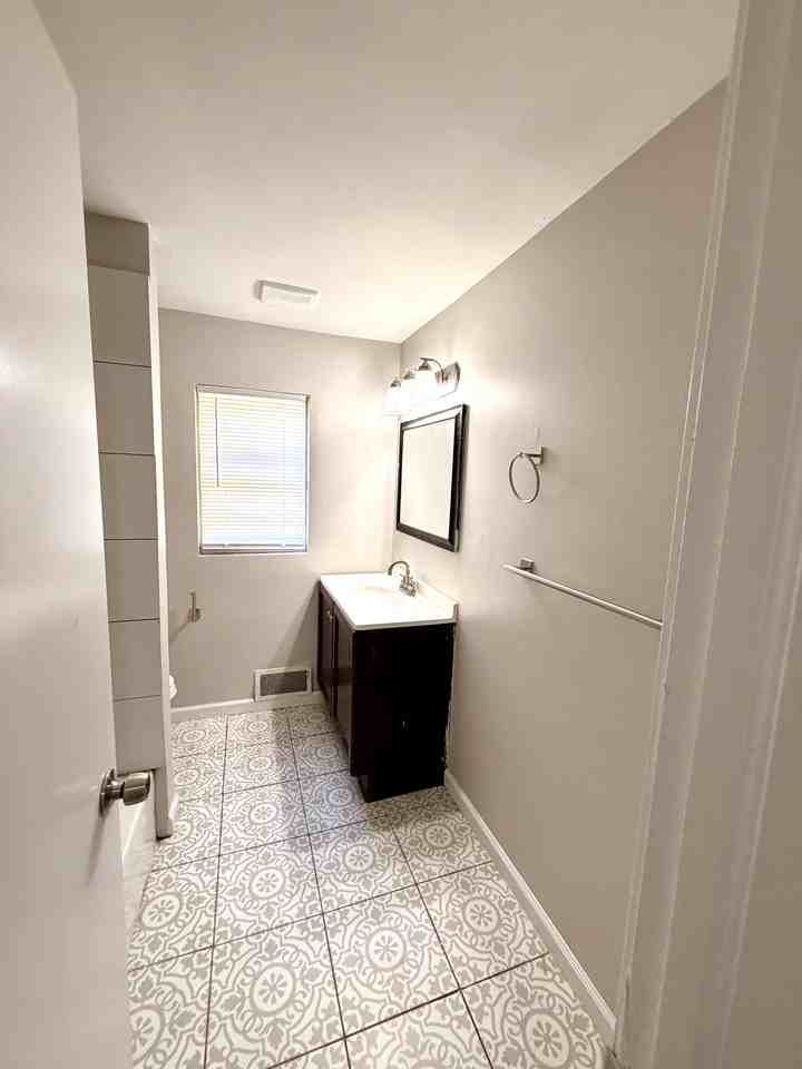 7346 Wayne Ave #1 - Photo 5 of 12