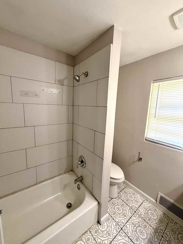 7346 Wayne Ave #1 - Photo 6 of 12