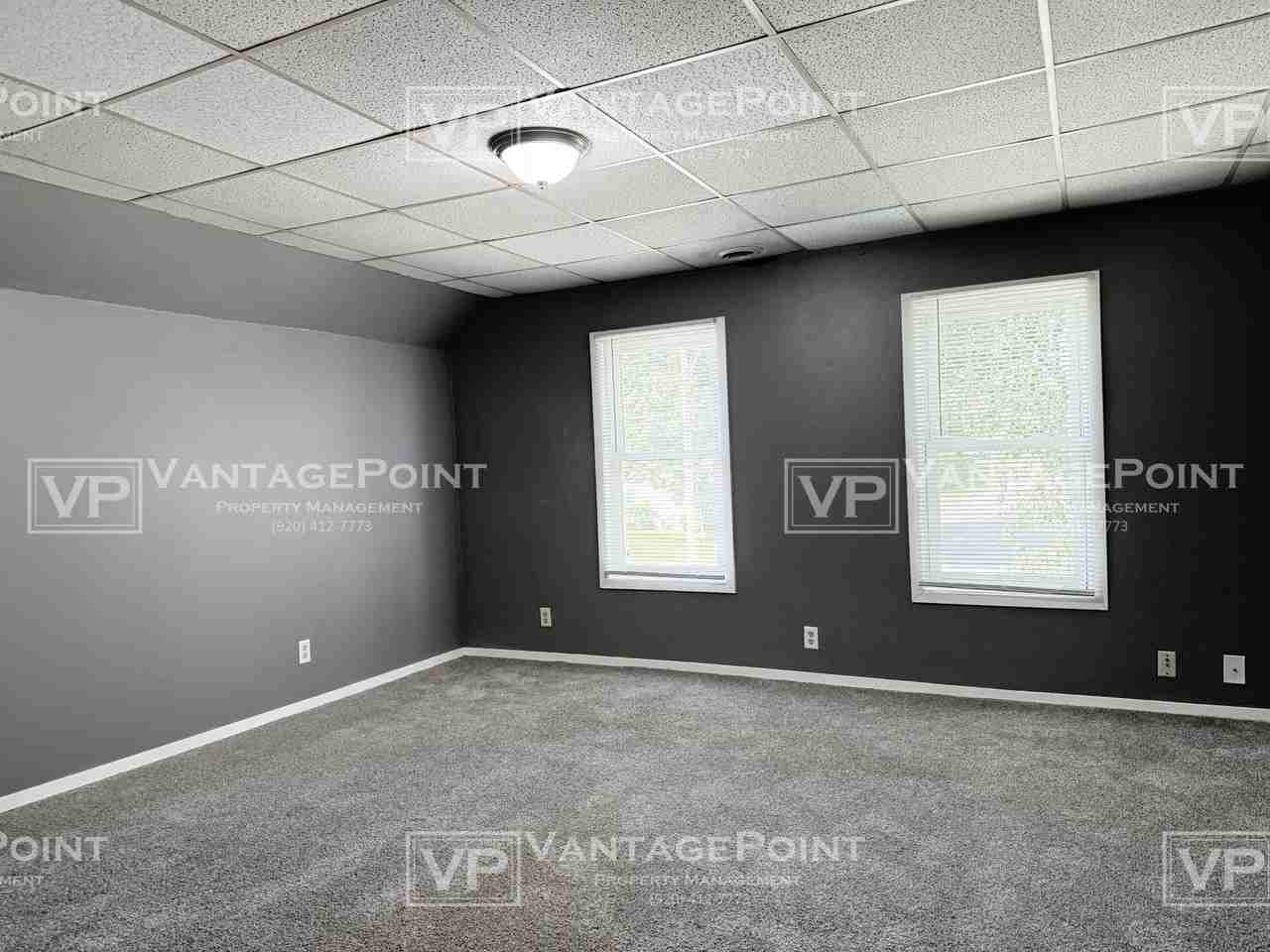 1102 Division St #B - Photo 4 of 17