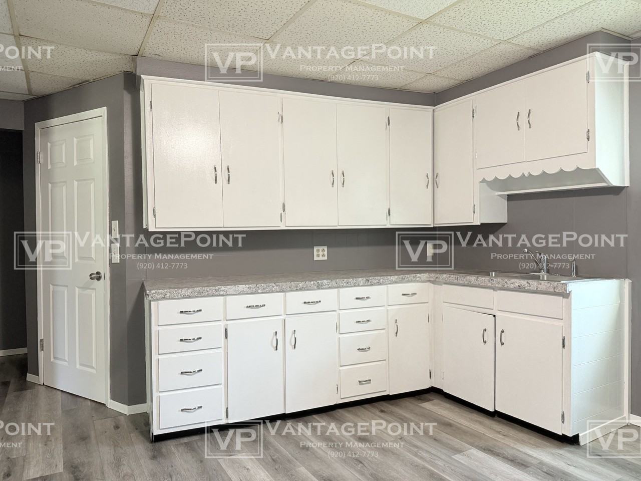 1102 Division St #B - Photo 5 of 17