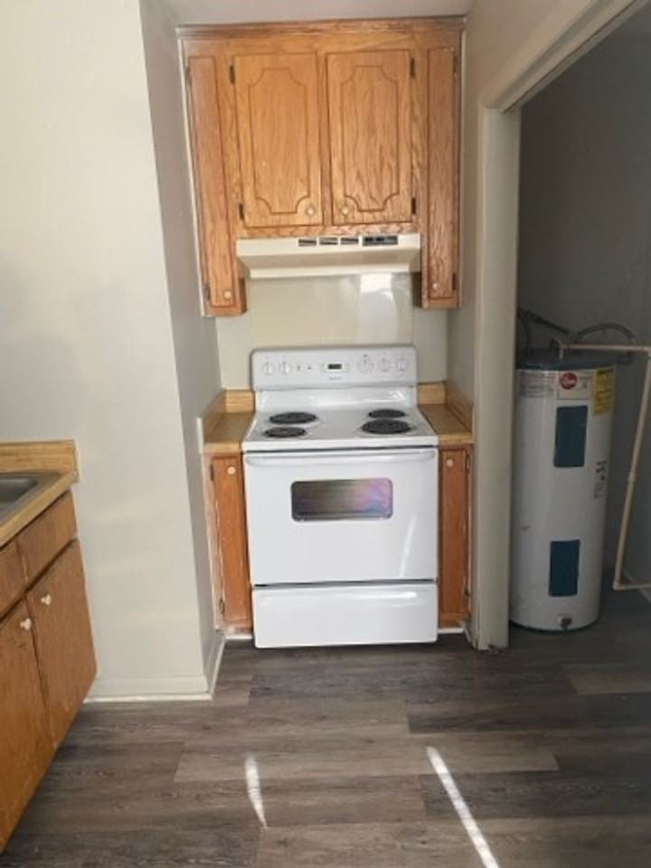 Feemster Lake Apartments - Photo 4 of 14