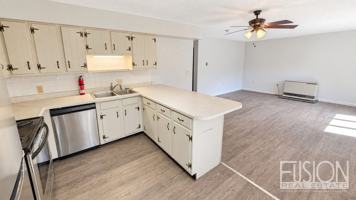featured image of 8 Cedar Gln N #1