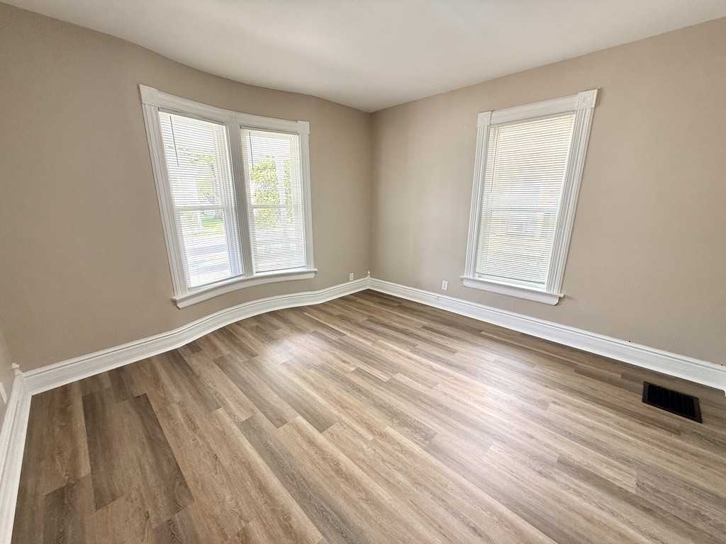 214 N Cherry St #1 - Photo 5 of 17