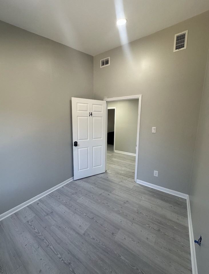 912 Convent Ave #14 - Photo 4 of 4
