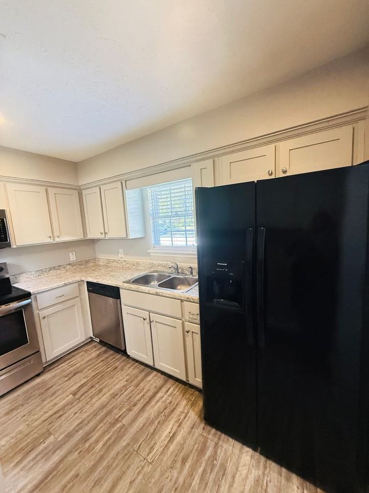 2 Peach Ct - Photo 7 of 18
