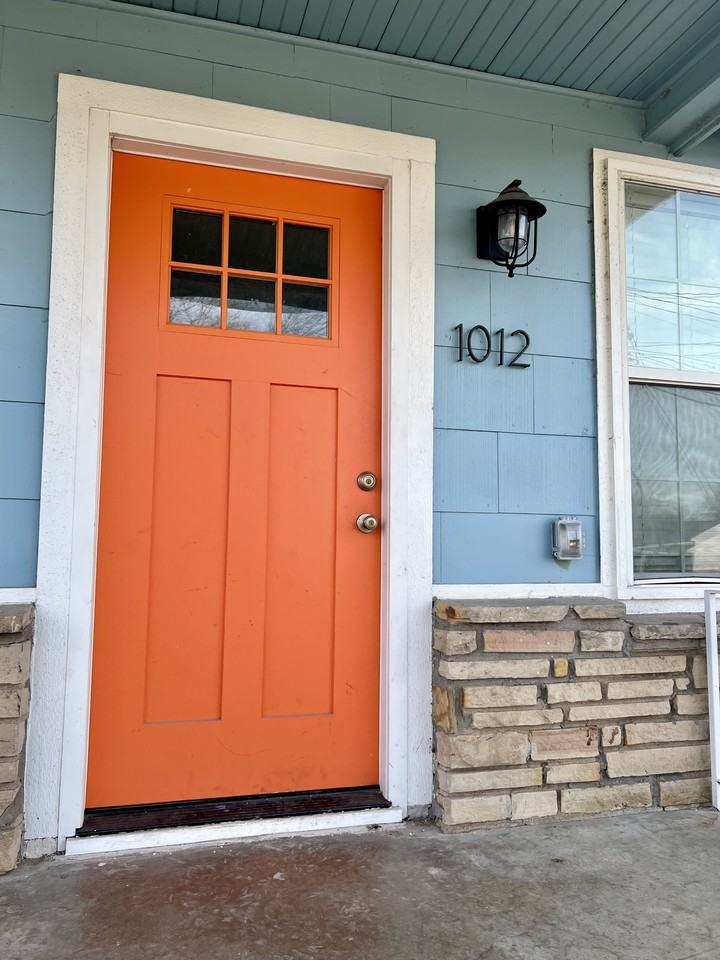 1012 E King Pl #1 - Photo 3 of 39