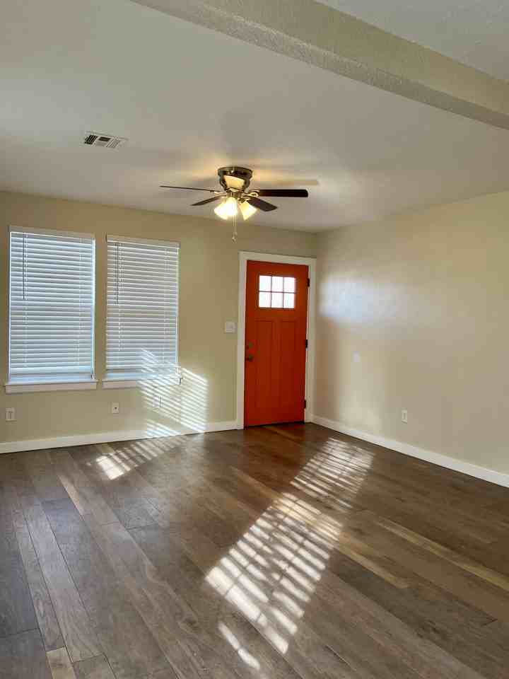 1012 E King Pl #1 - Photo 5 of 39