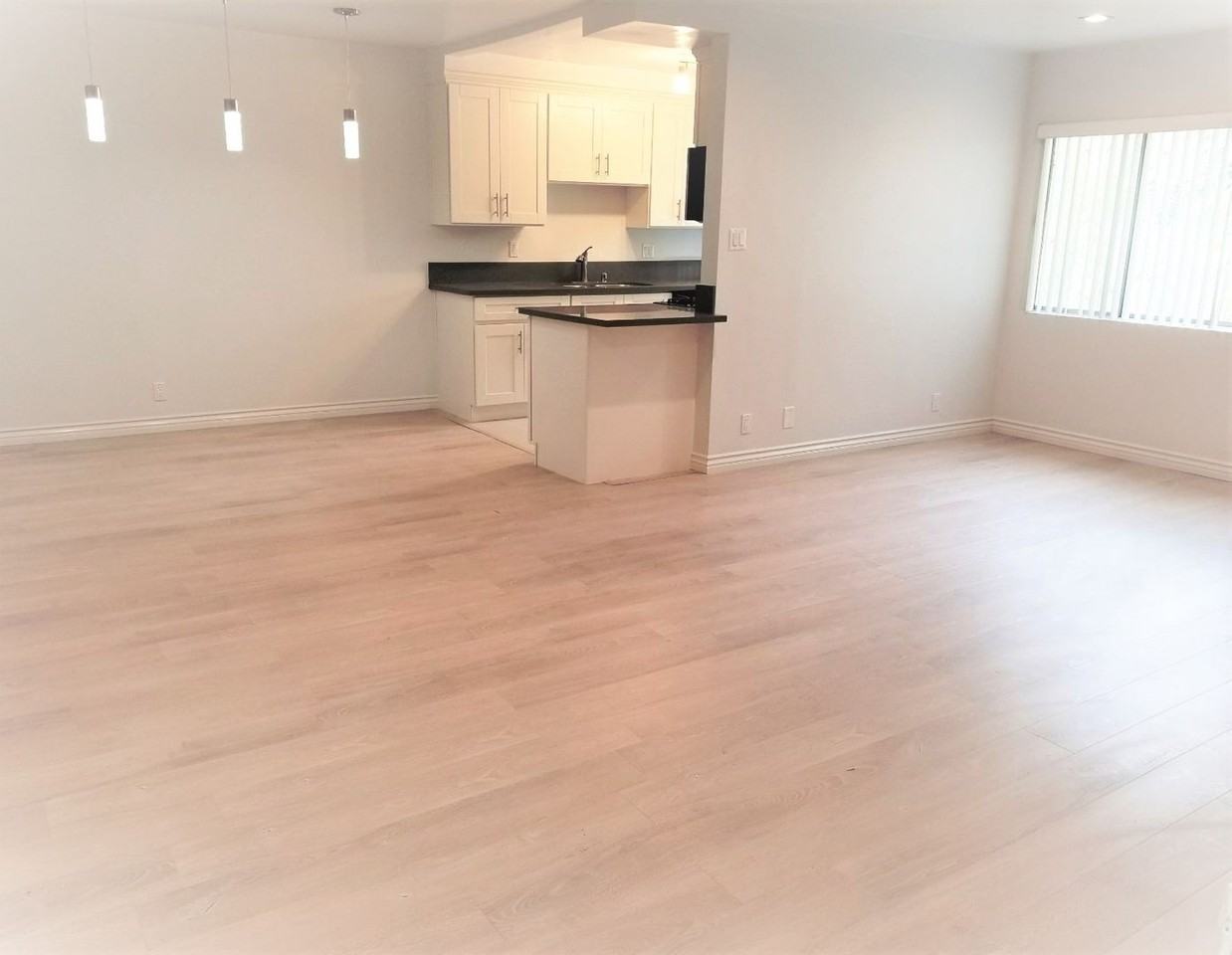 7607 Norton Ave - Photo 3 of 15