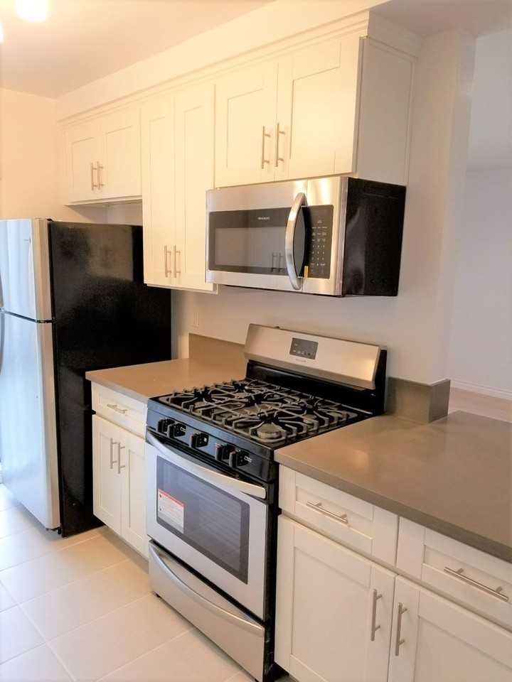 7607 Norton Ave - Photo 4 of 15
