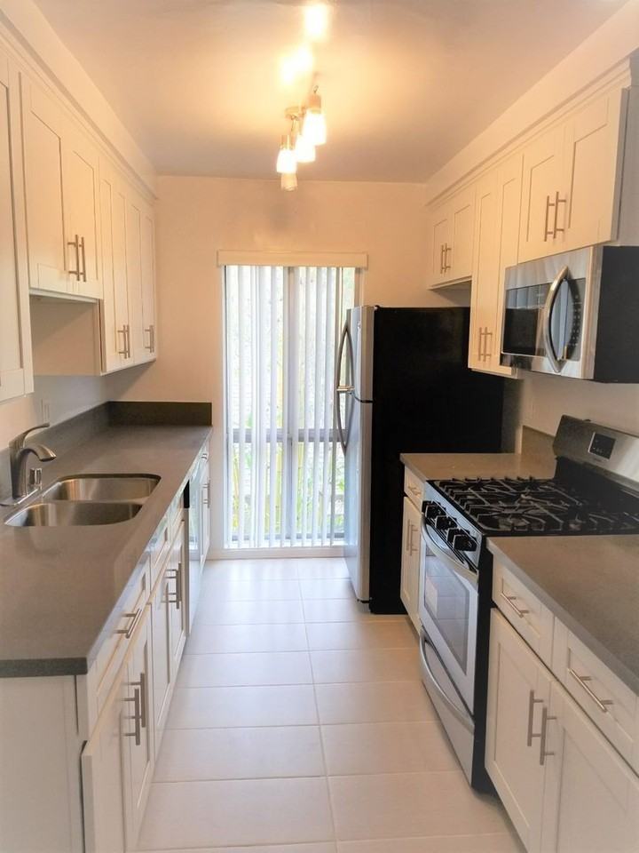 7607 Norton Ave - Photo 5 of 15