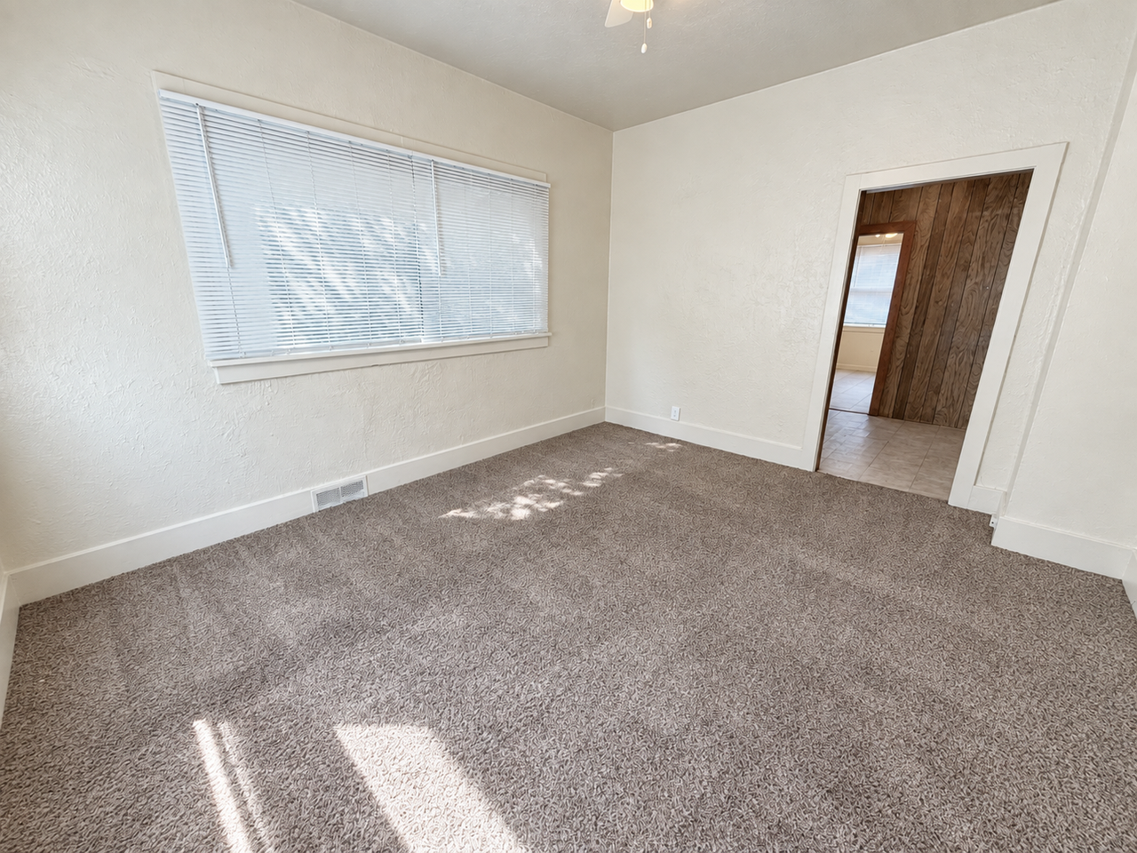 2257 S Franklin St - Photo 7 of 22